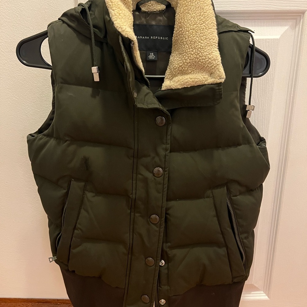 Banana Republic Green Puffer Vest